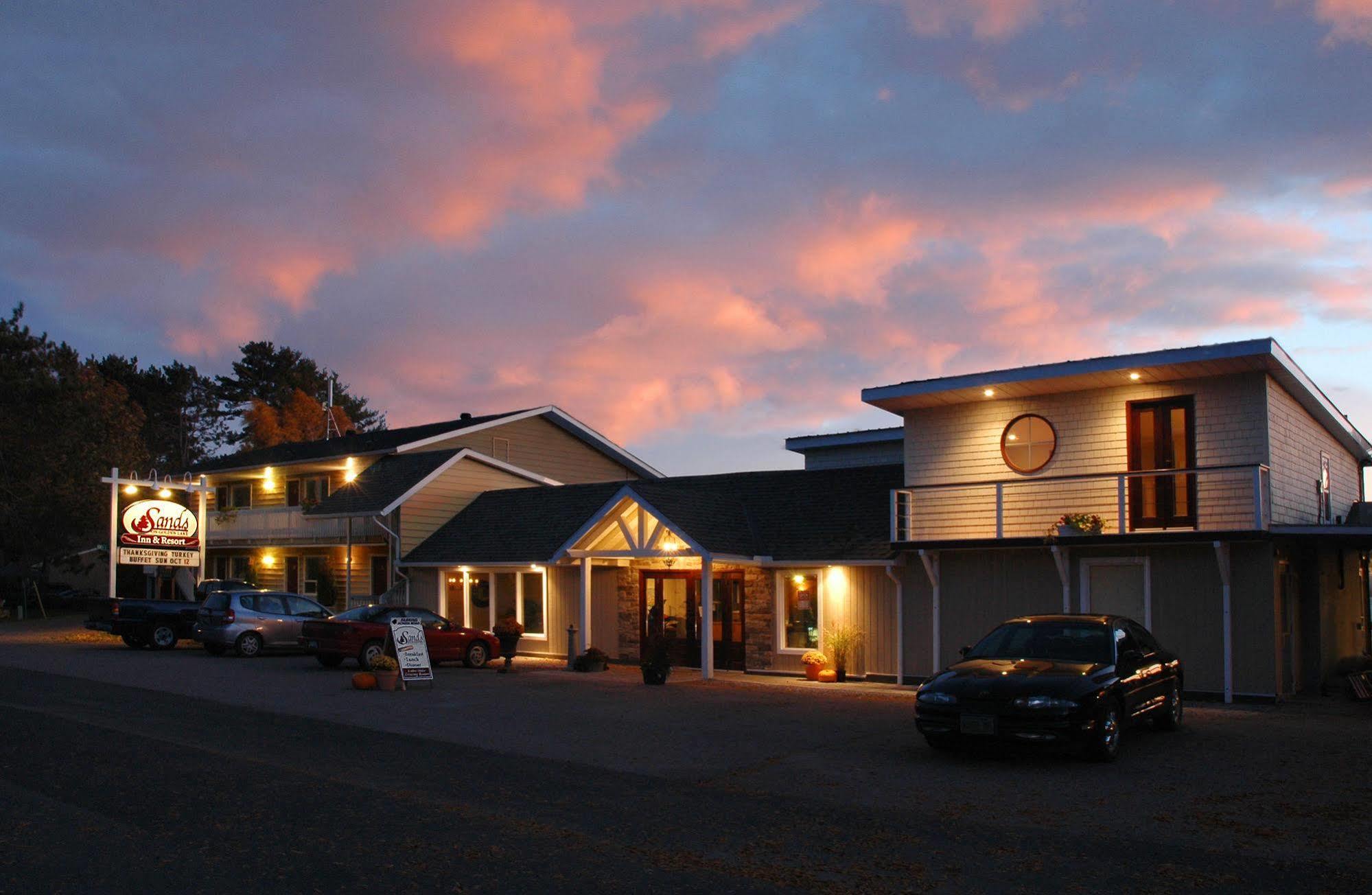 Sands On Golden Lake エクステリア 写真